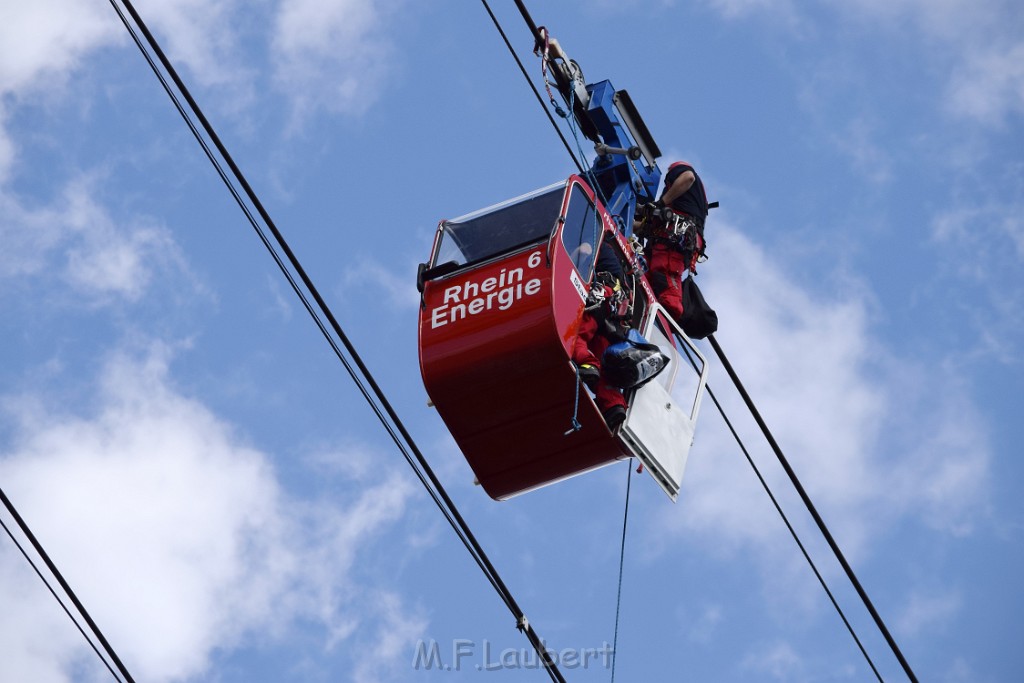 Koelner Seilbahn Gondel blieb haengen Koeln Linksrheinisch P256.JPG - Miklos Laubert